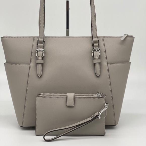 Michael Kors Charlotte Bag with Double Zip… - Picture 3 of 14